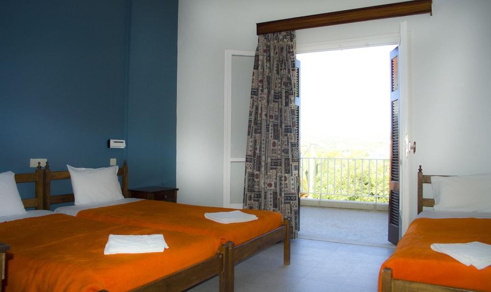 Hotel Alex Метоні Екстер'єр фото