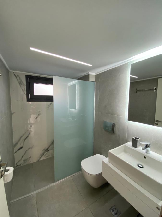 Hotel Alex Метоні Екстер'єр фото