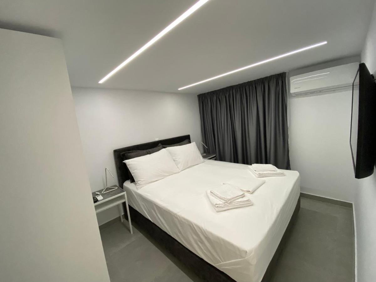 Hotel Alex Метоні Екстер'єр фото