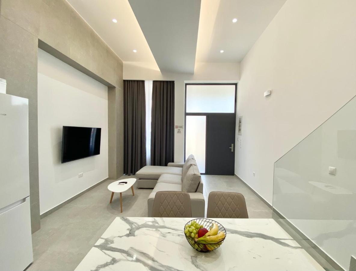 Hotel Alex Метоні Екстер'єр фото