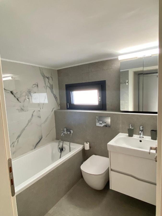 Hotel Alex Метоні Екстер'єр фото
