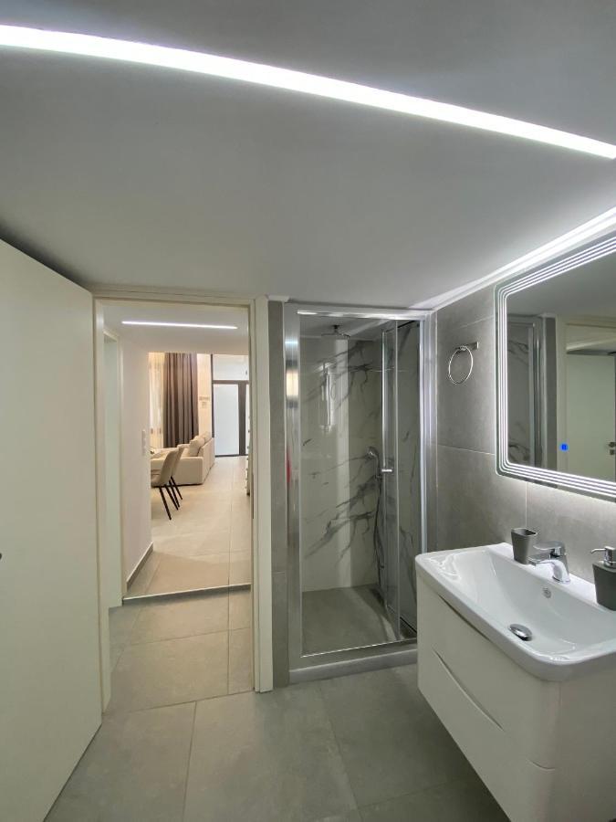Hotel Alex Метоні Екстер'єр фото
