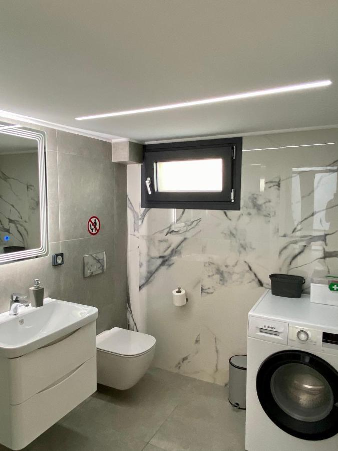 Hotel Alex Метоні Екстер'єр фото