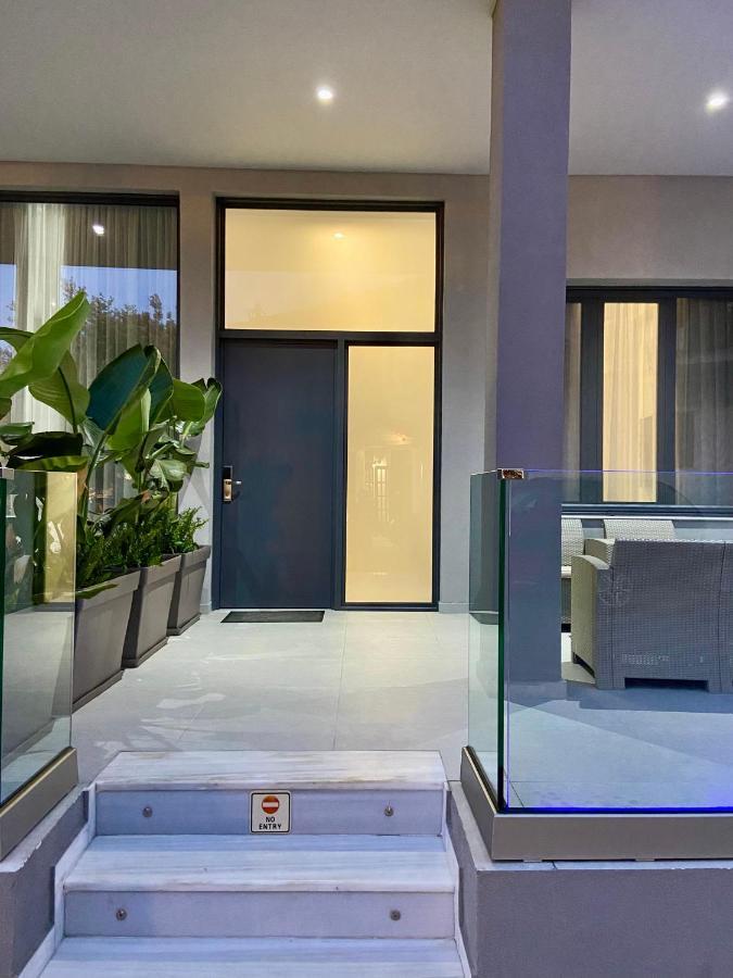 Hotel Alex Метоні Екстер'єр фото
